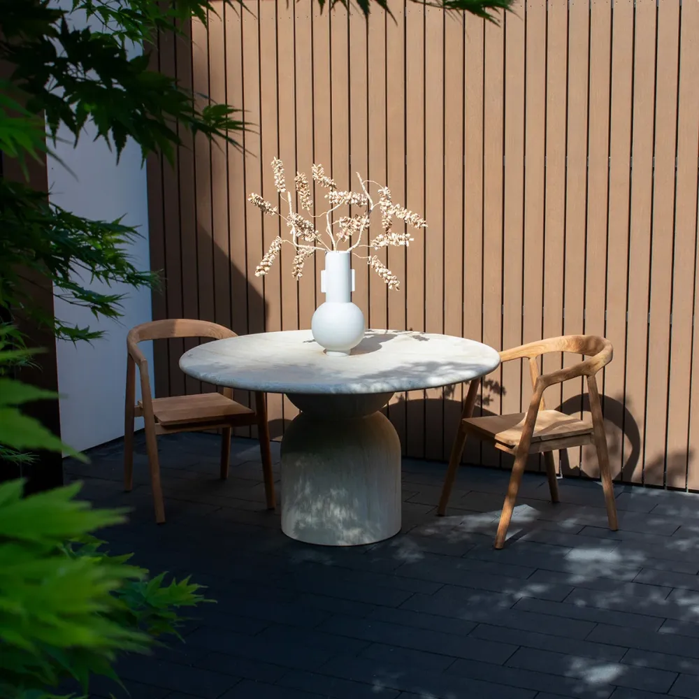 DÉJA Living Tuintafel Djurö - Travertin - Rond - 130x130x76cm