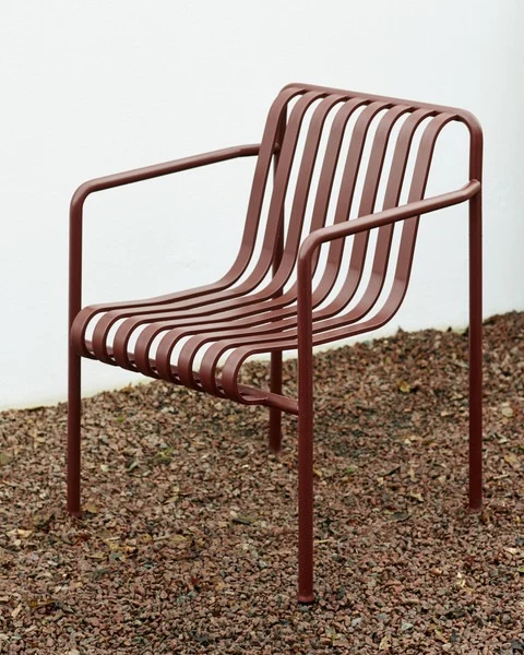 HAY Palissade dining tuinstoel met armleuning iron red