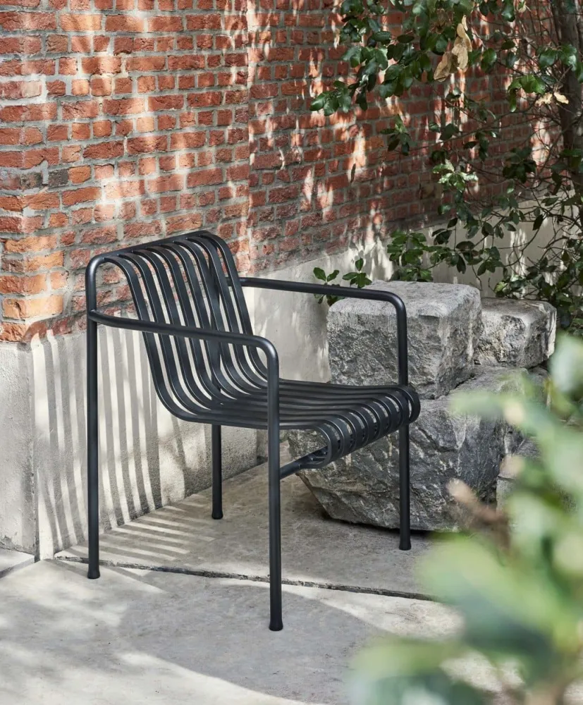 HAY Palissade dining tuinstoel met armleuning anthracite