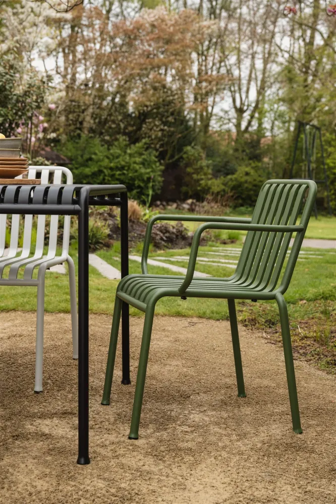 HAY Palissade tuinstoel met armleuning olive