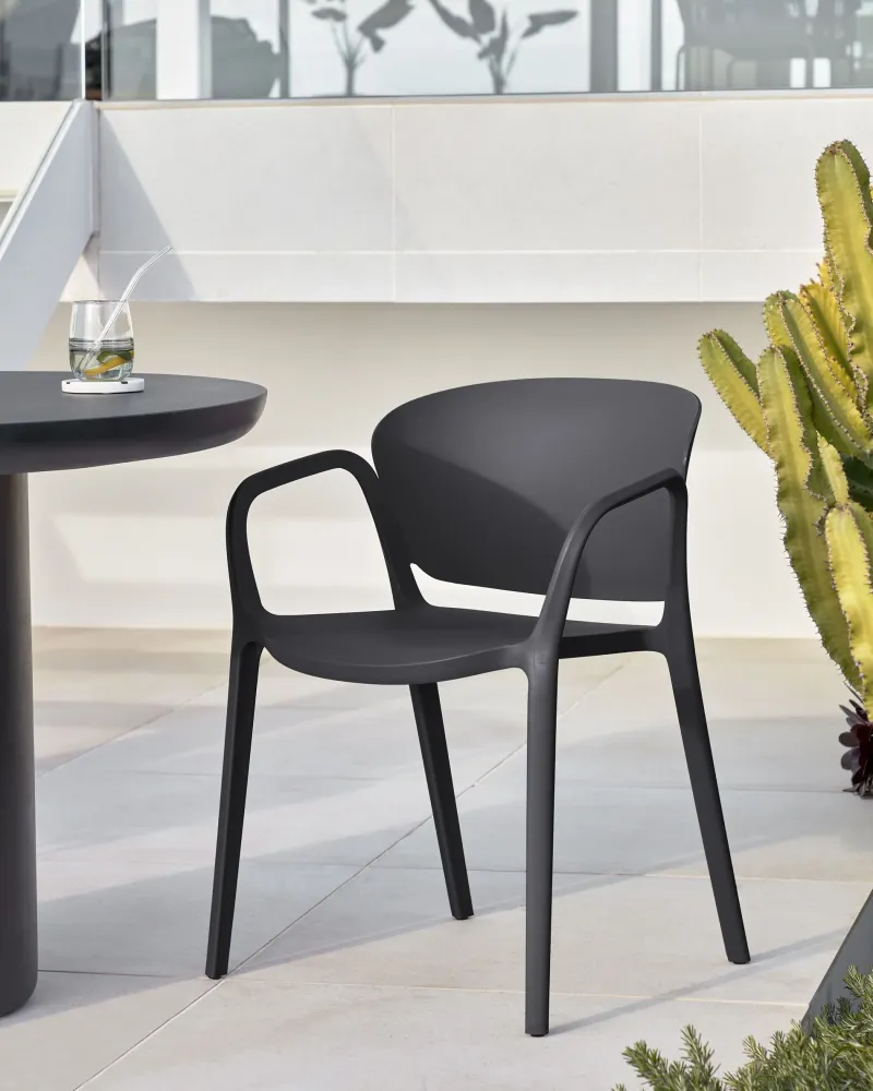 Kave Home Ania tuinstoel kunststof Zwart