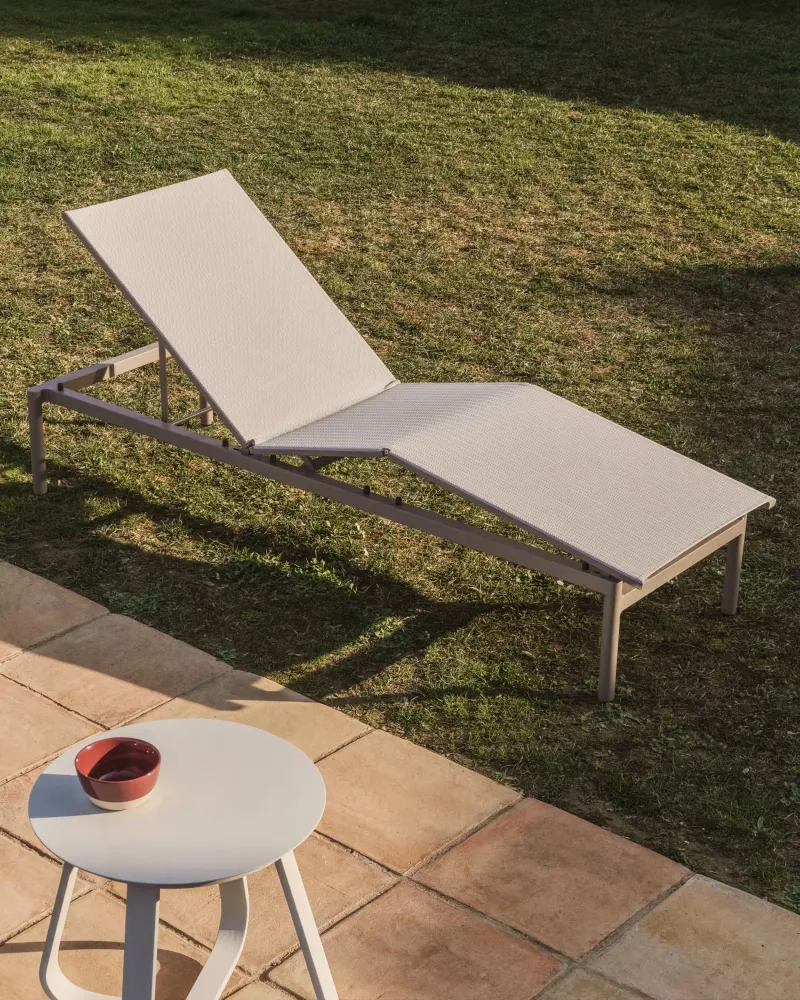 Kave Home Lesina ligbed Taupe/Ecru