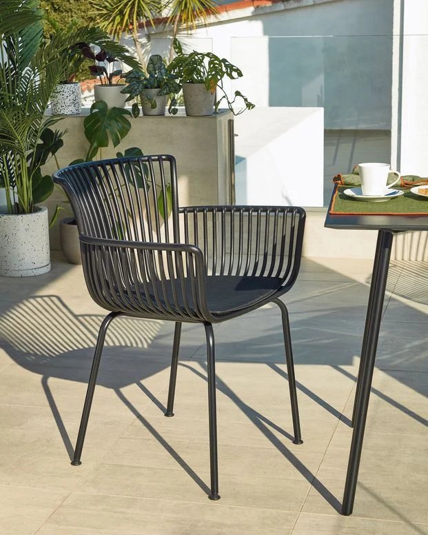 Kave Home Surpika tuinstoel Zwart