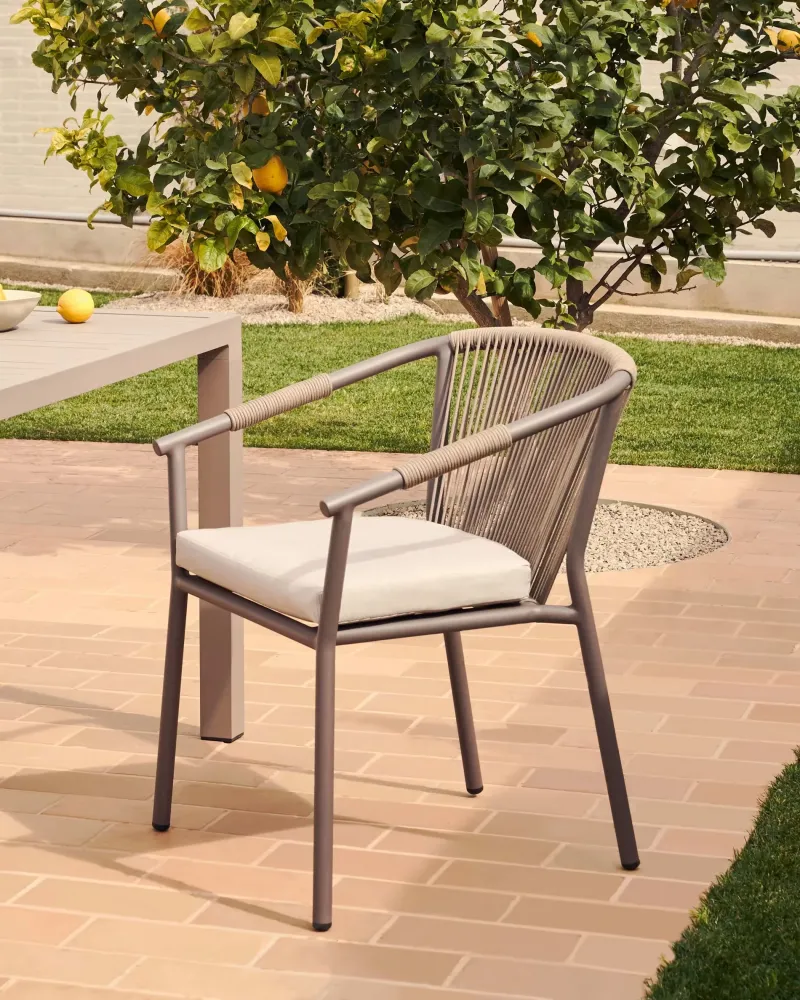 Kave Home Xelida tuinstoel Bruin