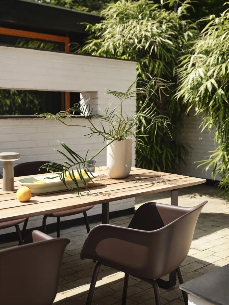 Muuto Fiber tuinstoel met armleuning Dusty Green