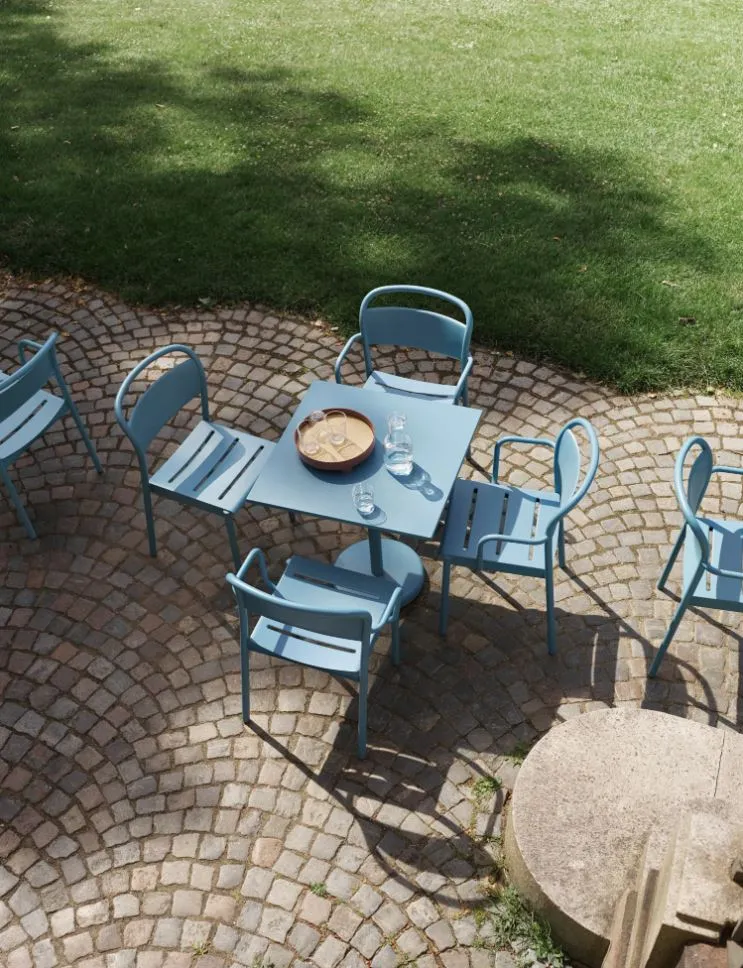 Muuto Linear Steel outdoor Café Table - Medium Black