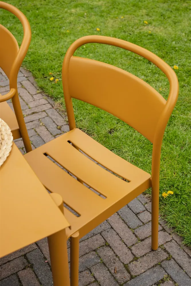 Muuto Linear Steel tuinstoel Burnt Orange