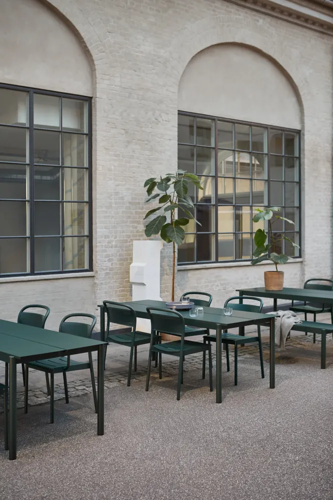 Muuto Linear Steel tuintafel 220x90 cm Dark Green