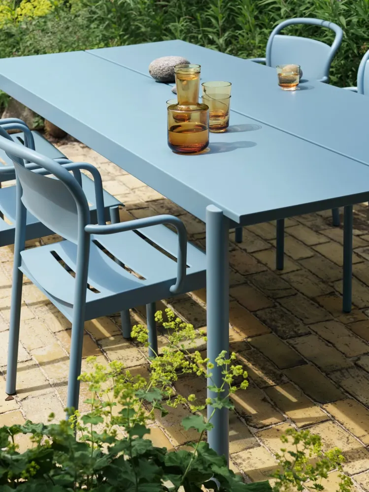 Muuto Linear Steel tuintafel 220x90 cm Pale Blue