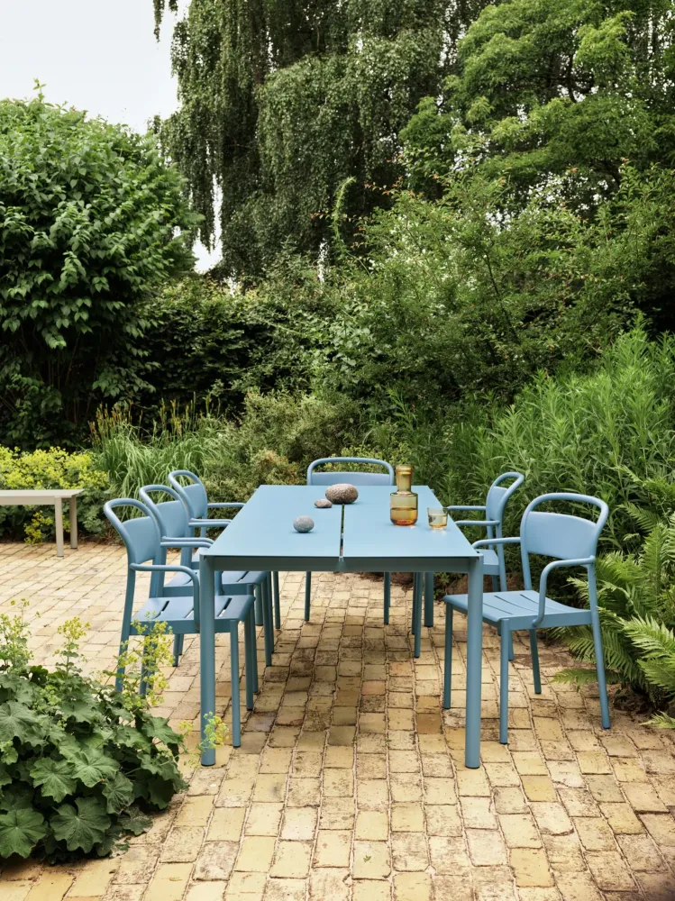 Muuto Linear Steel tuintafel 220x90 cm Pale Blue