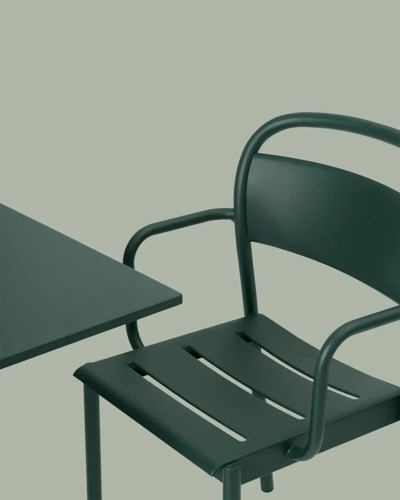 Muuto Linear Steel tuintafel bar vierkant H95 Dark Green