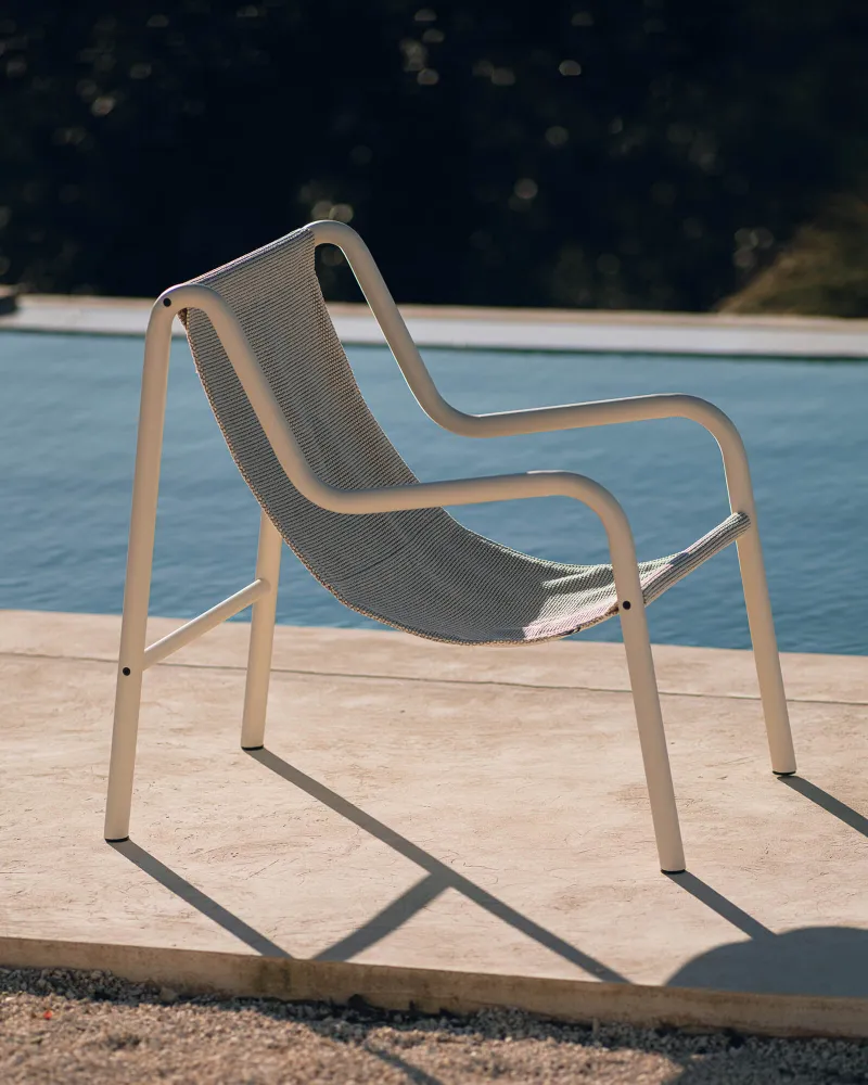 noo.ma Nokk Armchair outdoor loungestoel - Piazza Beige, waterdichte sling-zitting, stalen buizenframe