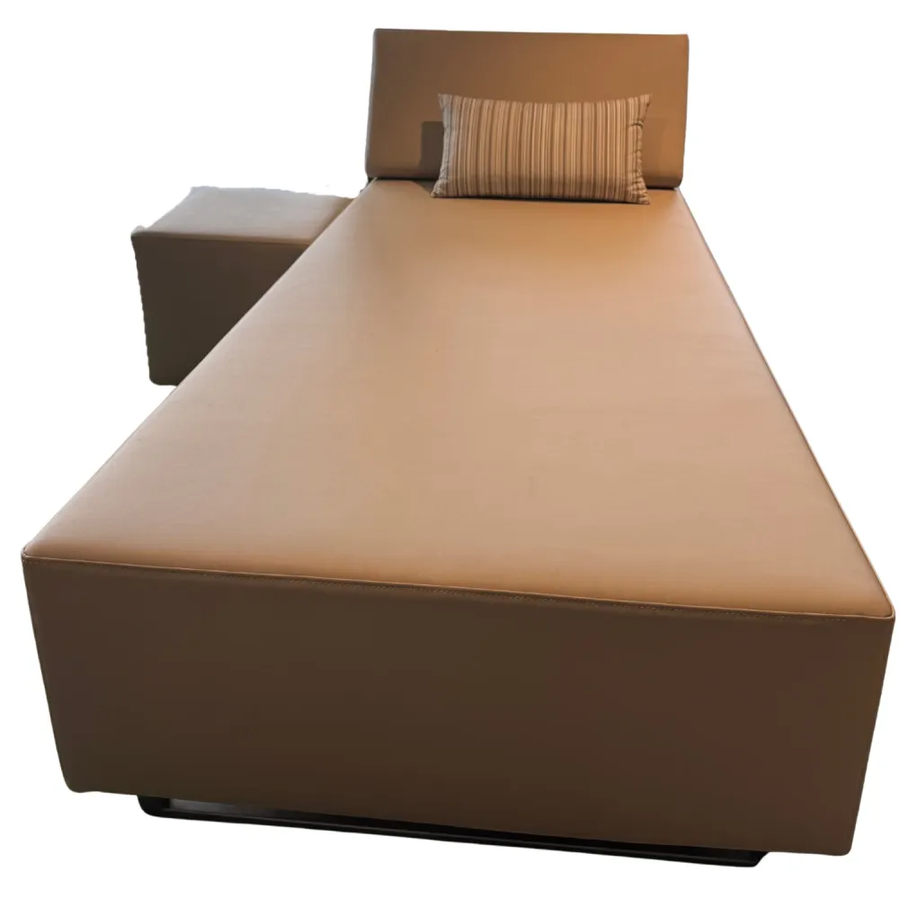 Loungebed met bijzettafel showroommodel – 90 x 200 cm Rhodos