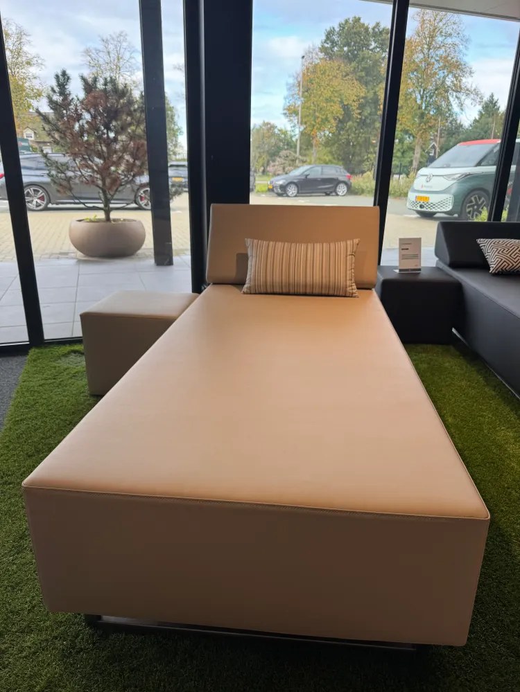 Loungebed met bijzettafel showroommodel – 90 x 200 cm Rhodos