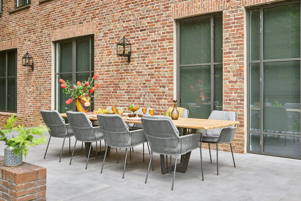 SUNS Palermo tafel 280 x 100 cm - Natural new teak blad / Matt royal grey frame