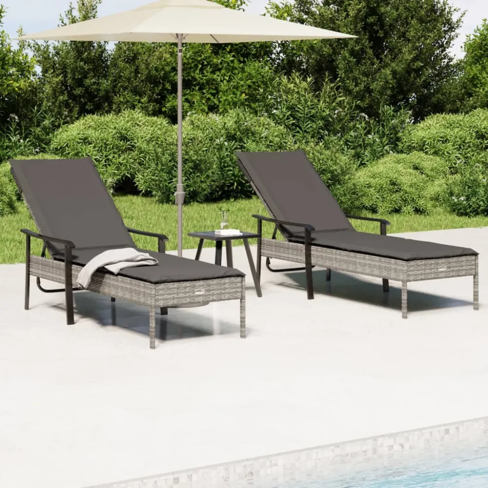 Ligbedden 2 st met tafel en kussens poly rattan grijs vidaXL
