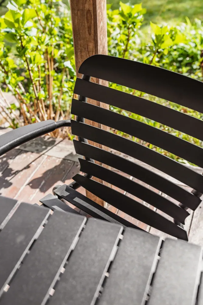 Zuiver Vondel tuinstoel met armleuning Black