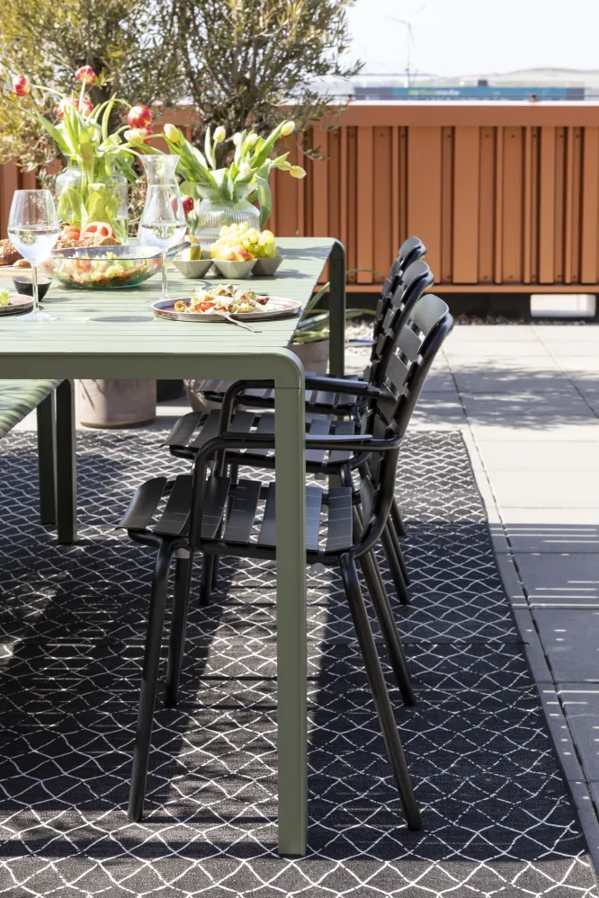 Zuiver Vondel tuinstoel met armleuning Black