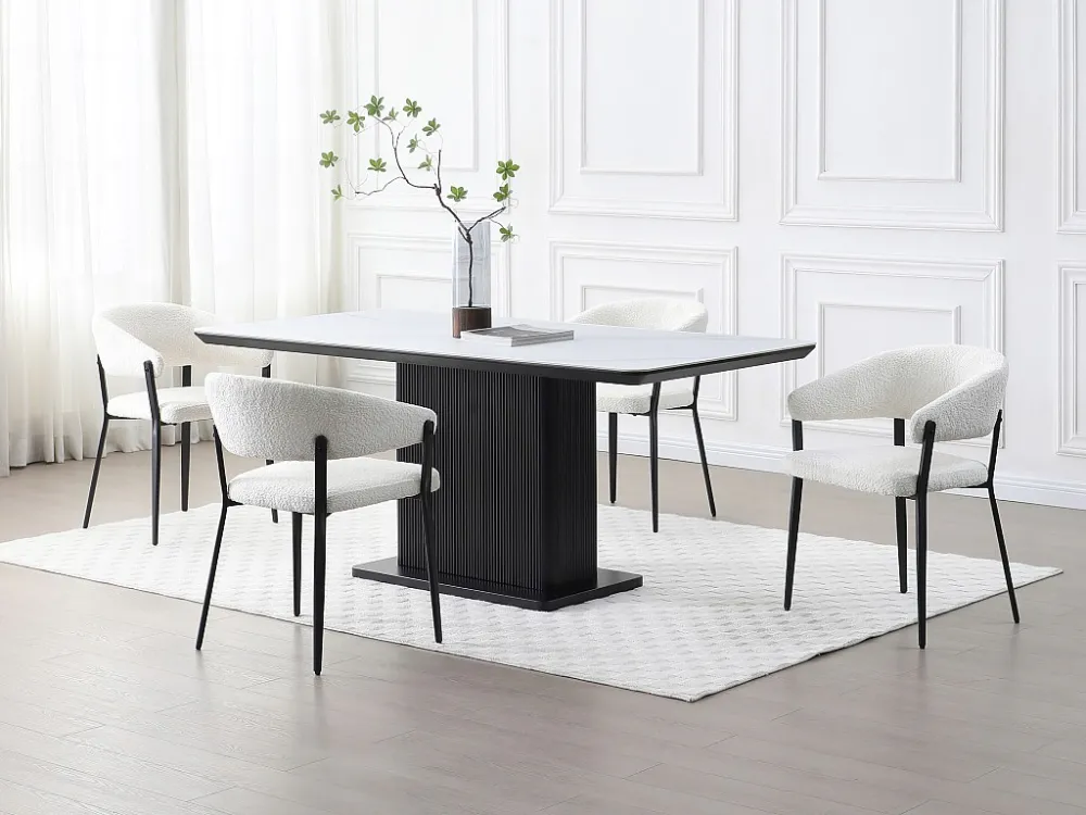 Set van 2 stoelen met armleuningen van boucléstof en zwart metaal - Wit - AVRELA