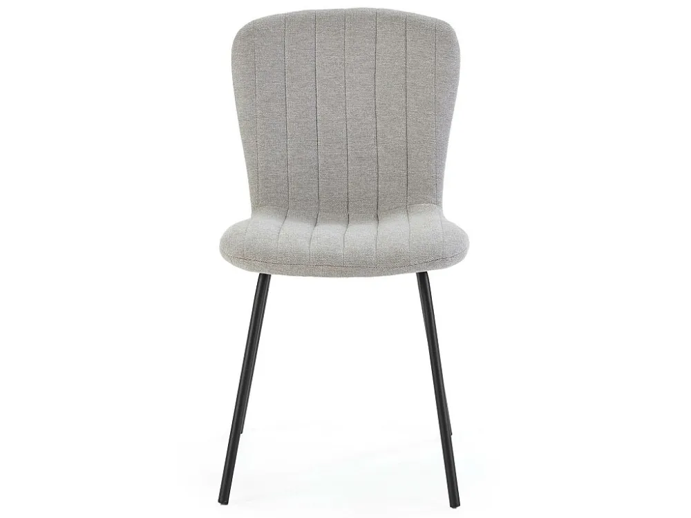 Vier Lucky stoelen met lichtgrijze stoffen bekleding inpakken. VS Venta-stock