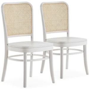 Twee Vesta stoelen de kleur wit, massief hout en natuurlijk riet. VS Venta-stock