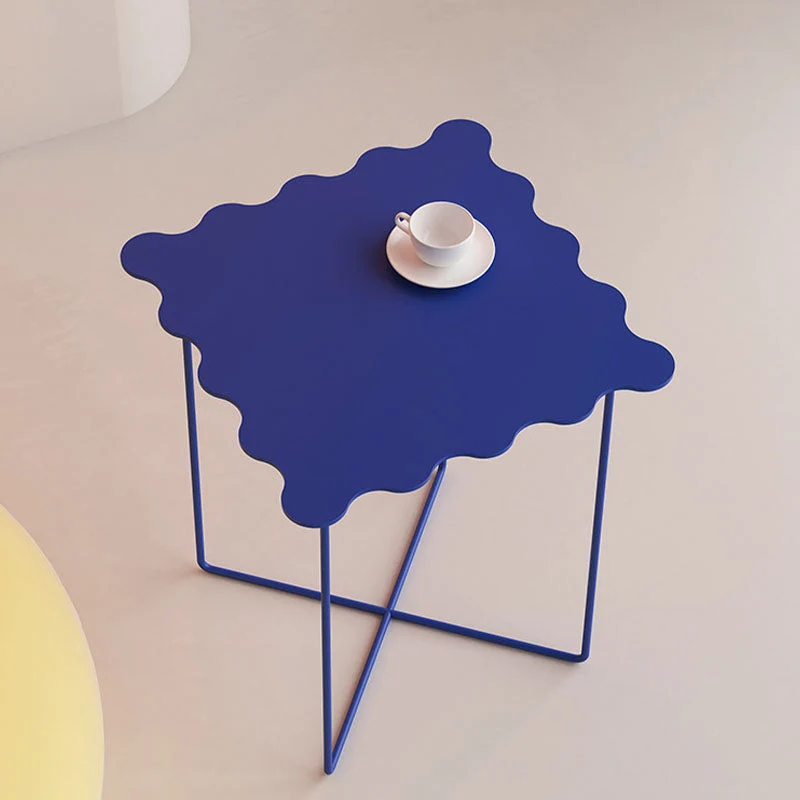 19,68 inch hoge bijzettafel met gekruiste poten en metallic blauw accent Clearhalo
