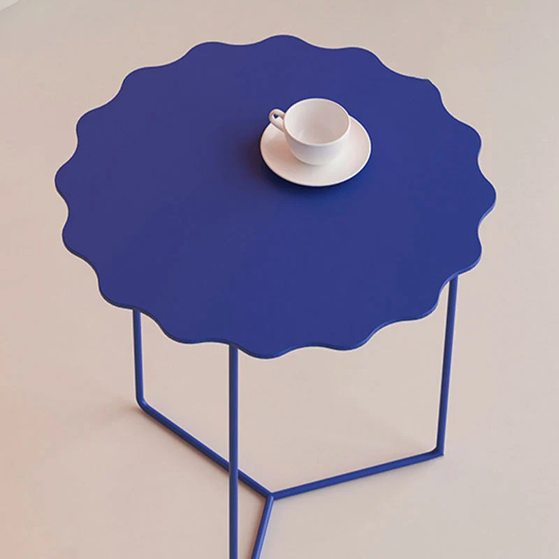 19,68 inch hoge bijzettafel met gekruiste poten en metallic blauw accent Clearhalo