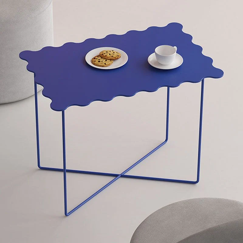 19,68 inch hoge bijzettafel met gekruiste poten en metallic blauw accent Clearhalo