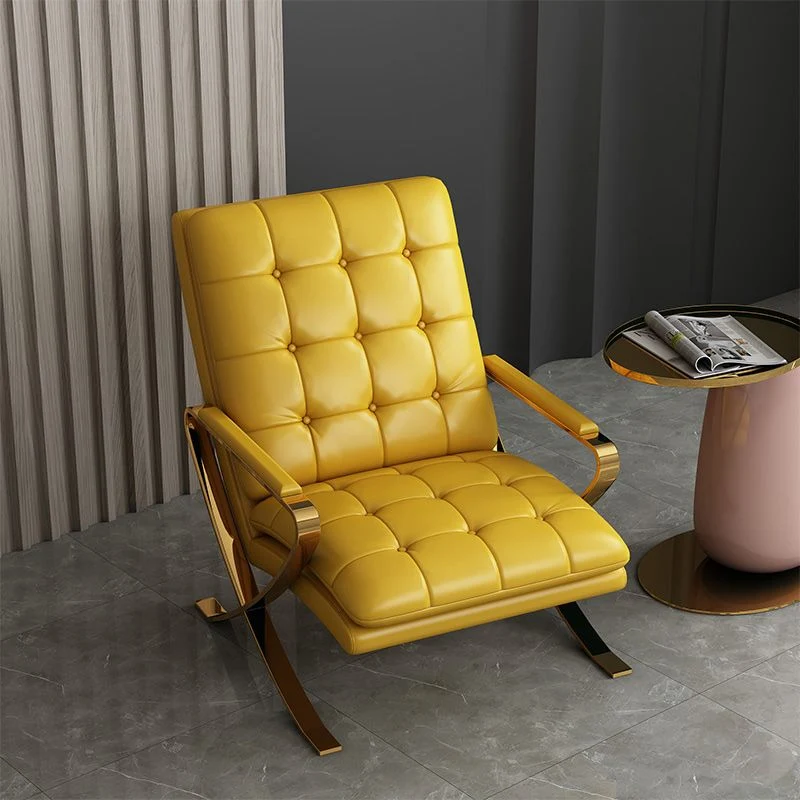 Eigentijdse fauteuil met accent Moderne gestoffeerde fauteuil Clearhalo