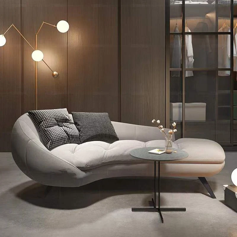 Eigentijdse gestoffeerde chaise longue. Eén gewapende chaise longue Clearhalo