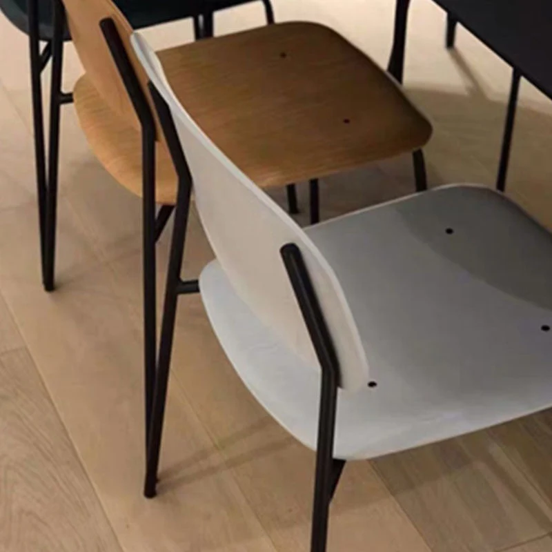 Eigentijdse stoel zonder armleuning Houten stoel met open achterkant en metalen onderstel Clearhalo
