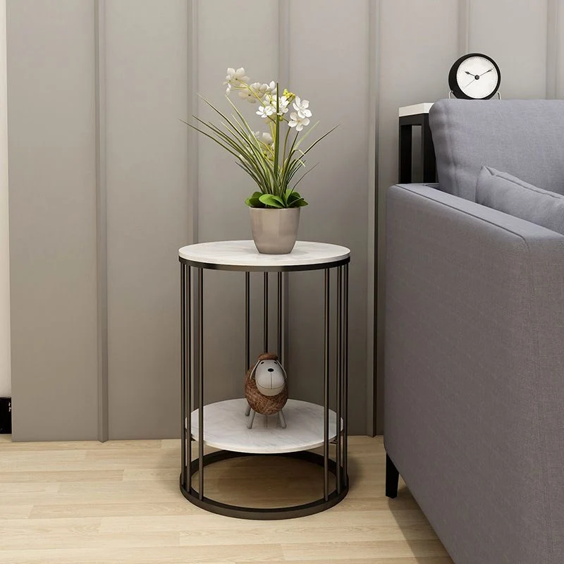 Frame-achtig goud/zwart metalen onderstel met stenen blad en ronde bijzettafel Clearhalo