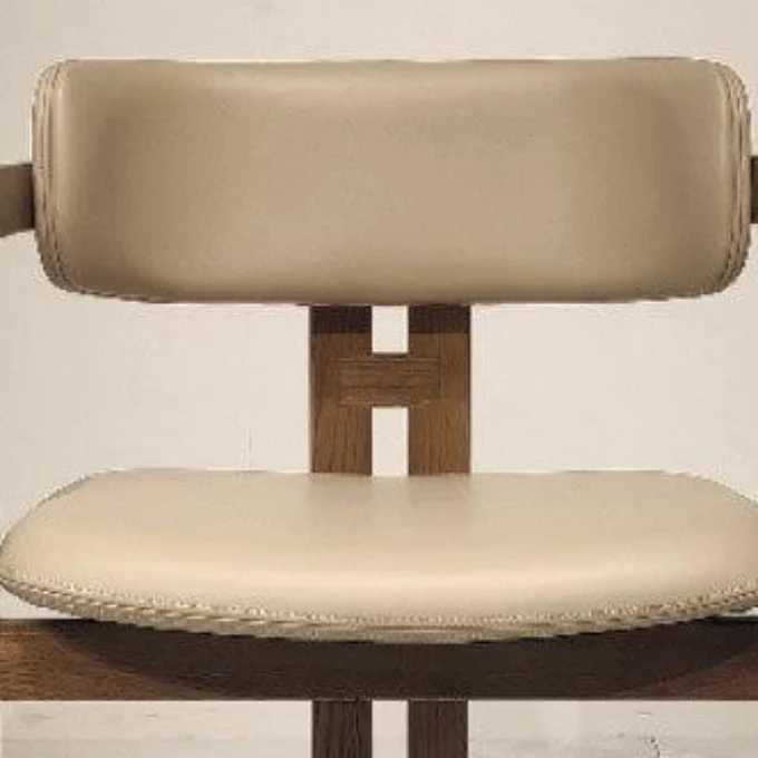 Gestoffeerde eetkamerstoelen Moderne fauteuils met houten onderstel Clearhalo
