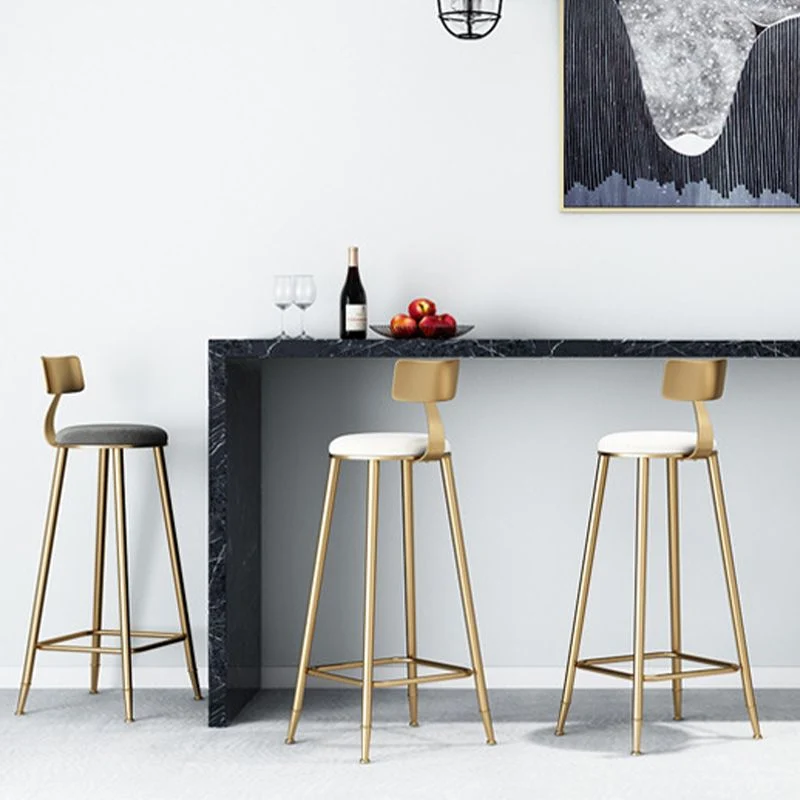 Glam armloze rugleuning tegenkruk ijzeren barkruk met kussen voor melktheewinkel Clearhalo