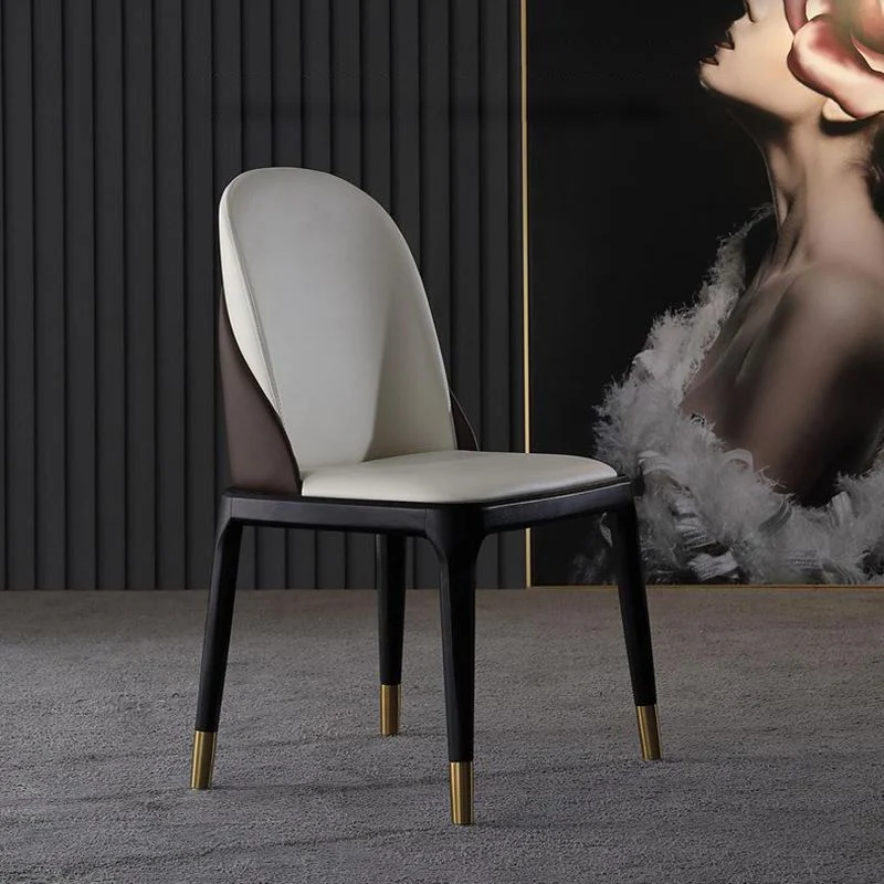 Glam-stijl leren bijzetstoel met houten frame voor binnen Clearhalo