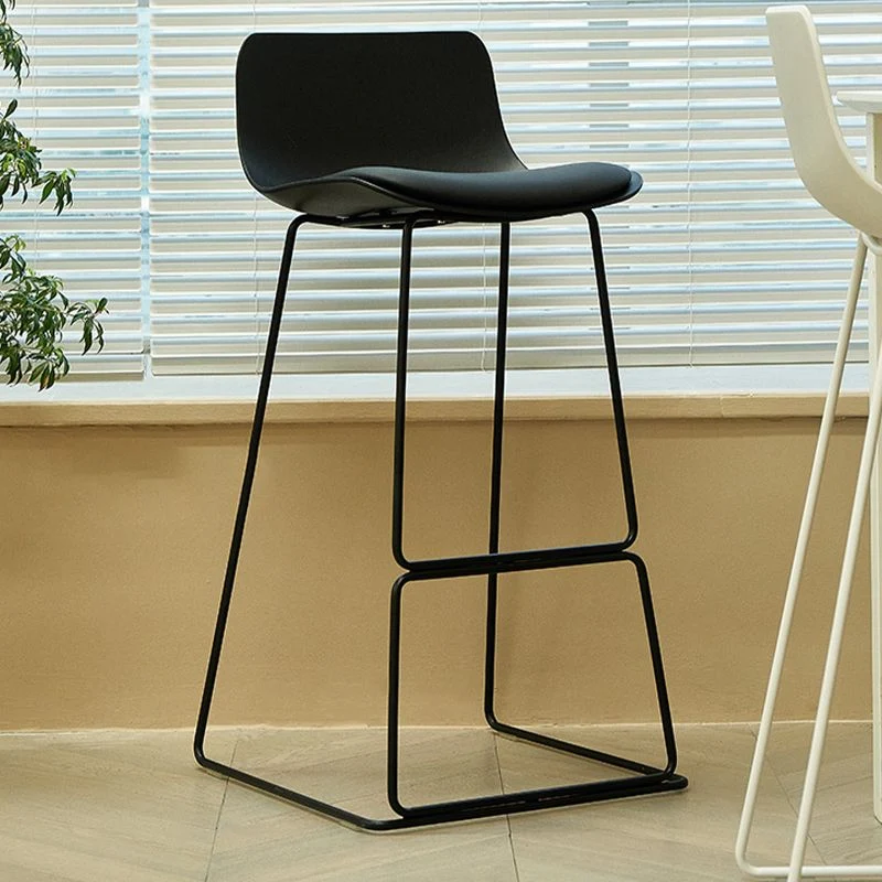 Hoge kruk voor rugleuning Scandinavische stijl met metalen voet Clearhalo