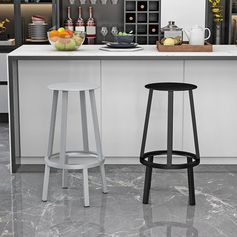 Industriële draaibare rugloze tegenkruk, ijzeren barkruk met pedaal voor bar Clearhalo