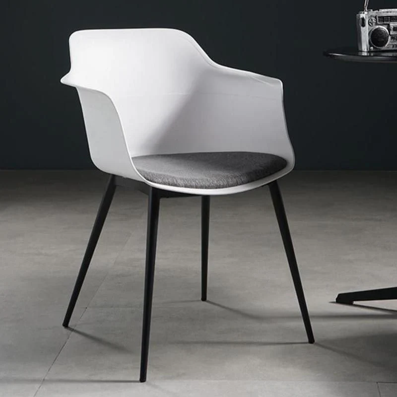 Metalen moderne keukeneetkamerstoel met armleuning en massieve rugleuning Clearhalo