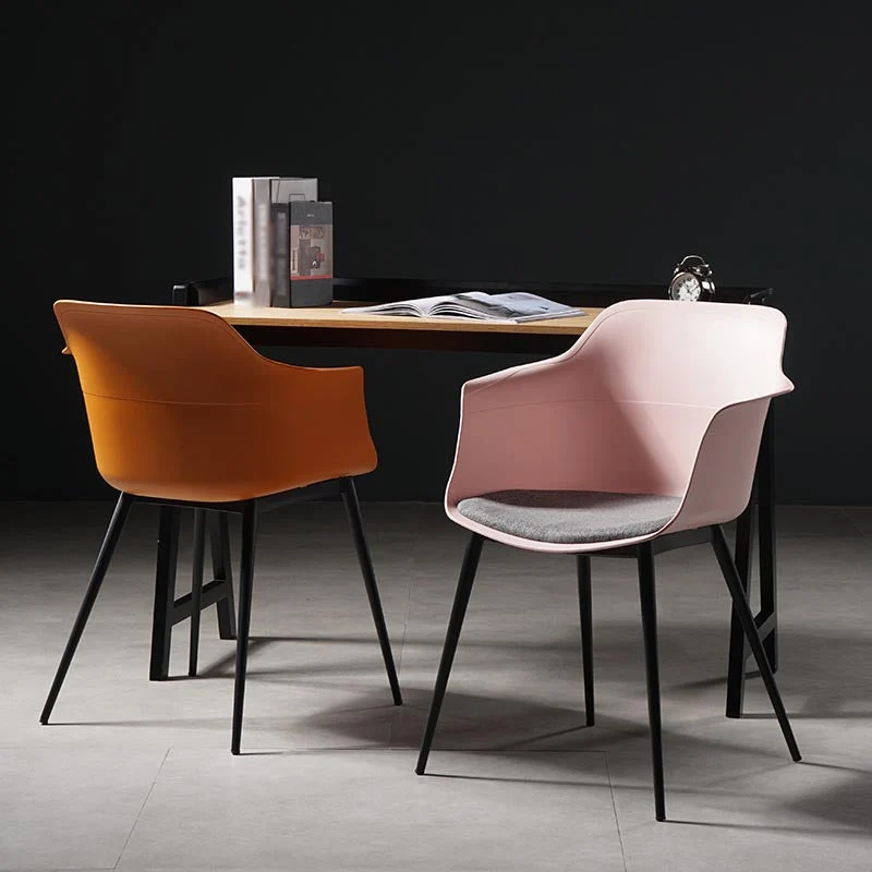 Metalen moderne keukeneetkamerstoel met armleuning en massieve rugleuning Clearhalo