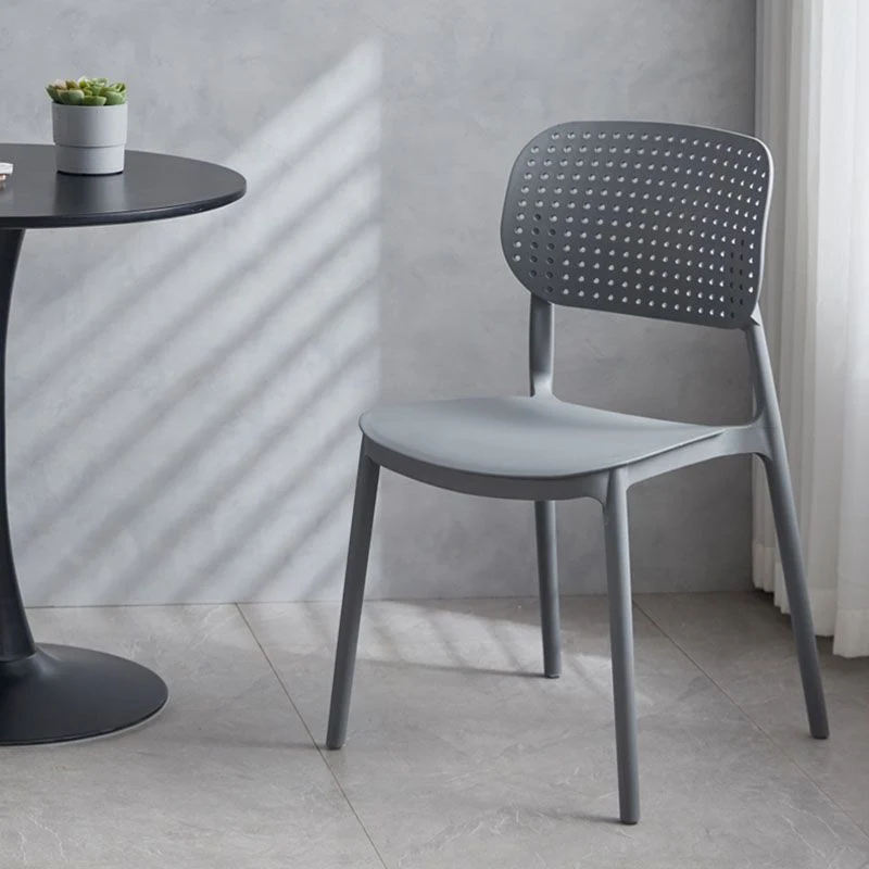Minimalistisch design kunststof eetkamerstoel zonder armleuningen. Eetstoelen met open rug Clearhalo