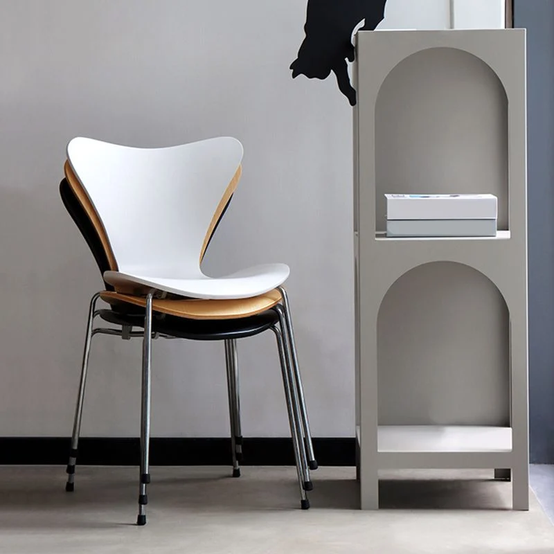 Moderne, armloze bijzetstoel vervaardigd uit hout, stapelbare eetkamerstoelen Clearhalo