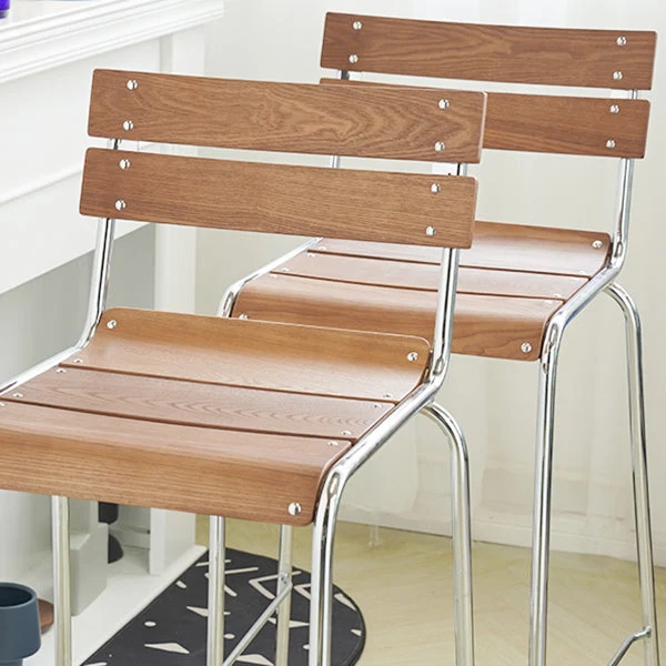 Moderne armloze rugleuning tegenkruk, ijzeren barkruk met houten zitting en pedaal voor café Clearhalo