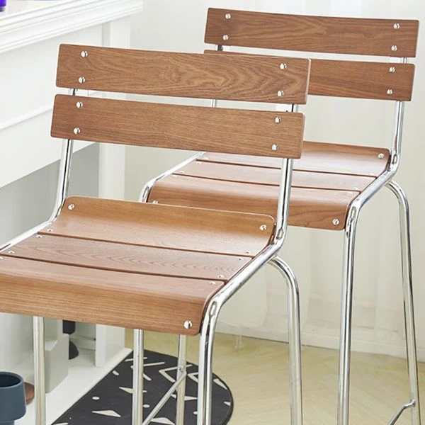 Moderne armloze rugleuning tegenkruk, ijzeren barkruk met houten zitting en pedaal voor café Clearhalo