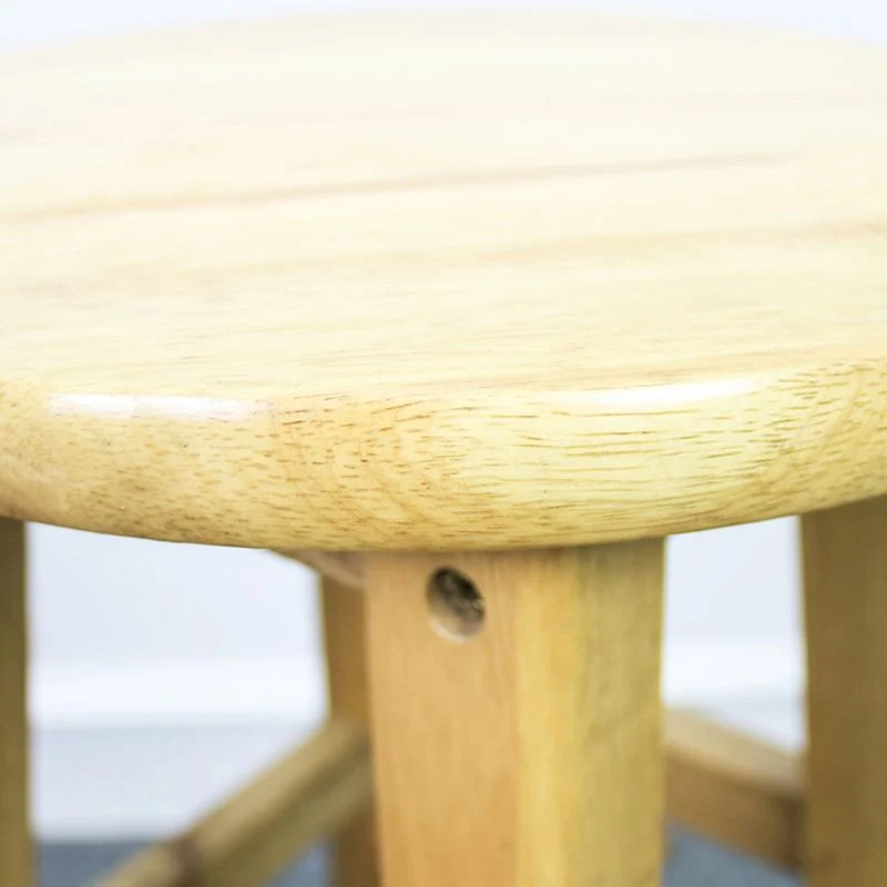 Moderne armloze, rugloze tegenkruk, houten melktheewinkelbarkruk met houten zitting Clearhalo