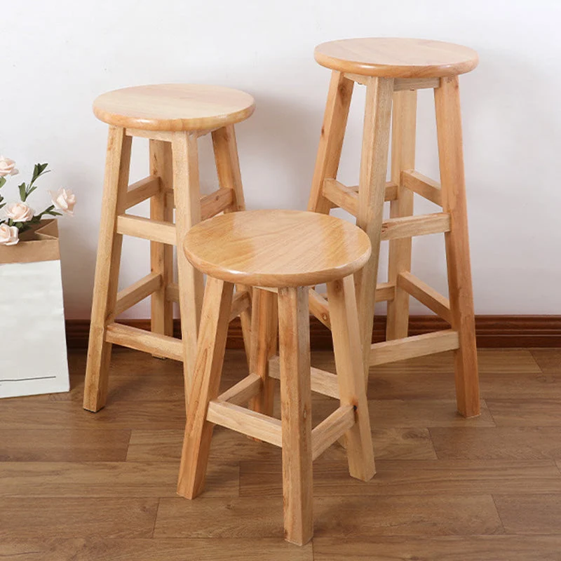 Moderne armloze tegenkruk Houten barkruk met houten zitting en pedaal Clearhalo