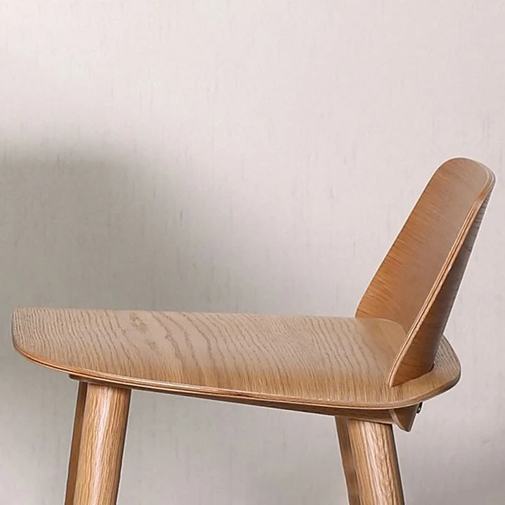 Moderne barkruk met lage rugleuning, houten barkruk met houten poten Clearhalo