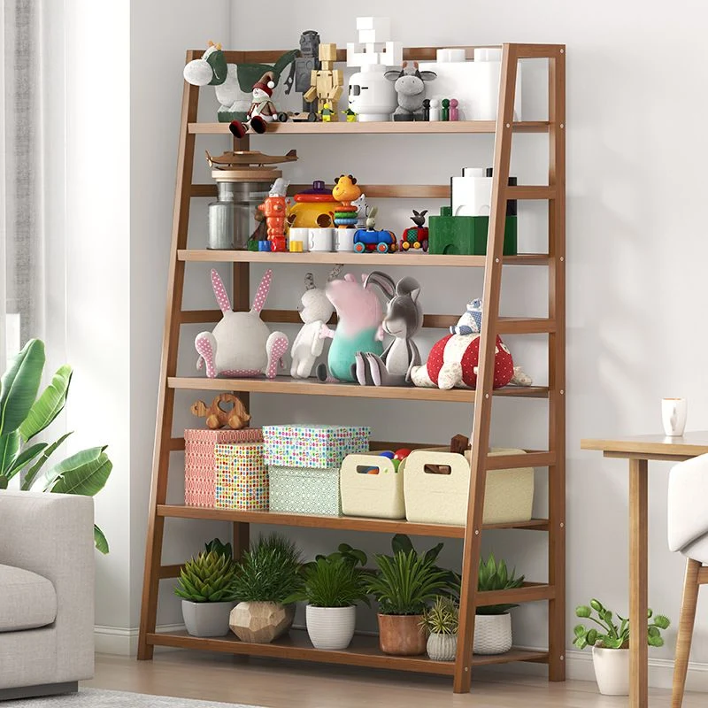 Moderne boekenkast met open rug en ladder, gemaakt van hout met planken Clearhalo
