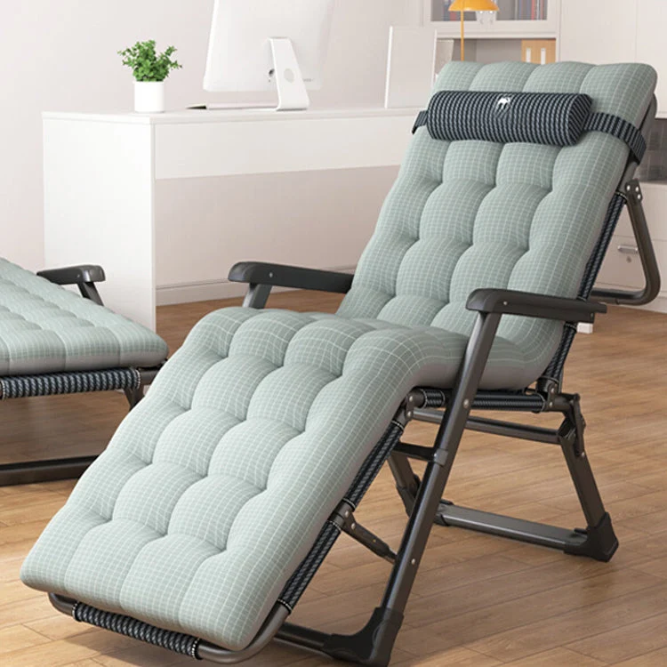 Moderne fauteuil met metalen onderstel, armleuningen en onafhankelijke voetbeweging Clearhalo