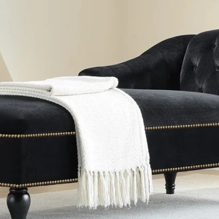 Moderne fluwelen gestoffeerde chaise longue met één arm en spijkerkopafwerking Clearhalo
