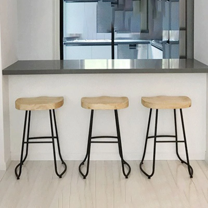 Moderne ijzeren barkruk met voetensteun. Keuken casual barkruk Clearhalo